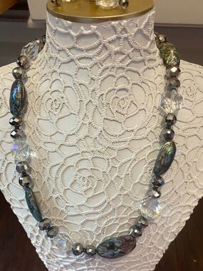 3 PC 9.25 SS GENUINE ABALONE AND CRYSTAL NECKLACE, BRACELET AND EARRINGS